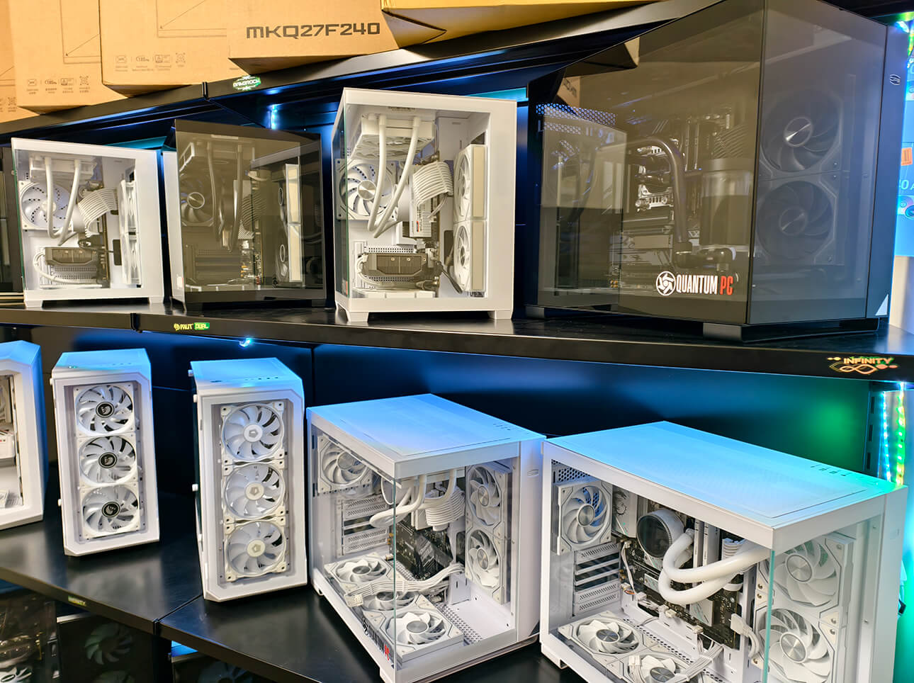 Готовые сборки Quantum PC на витрине