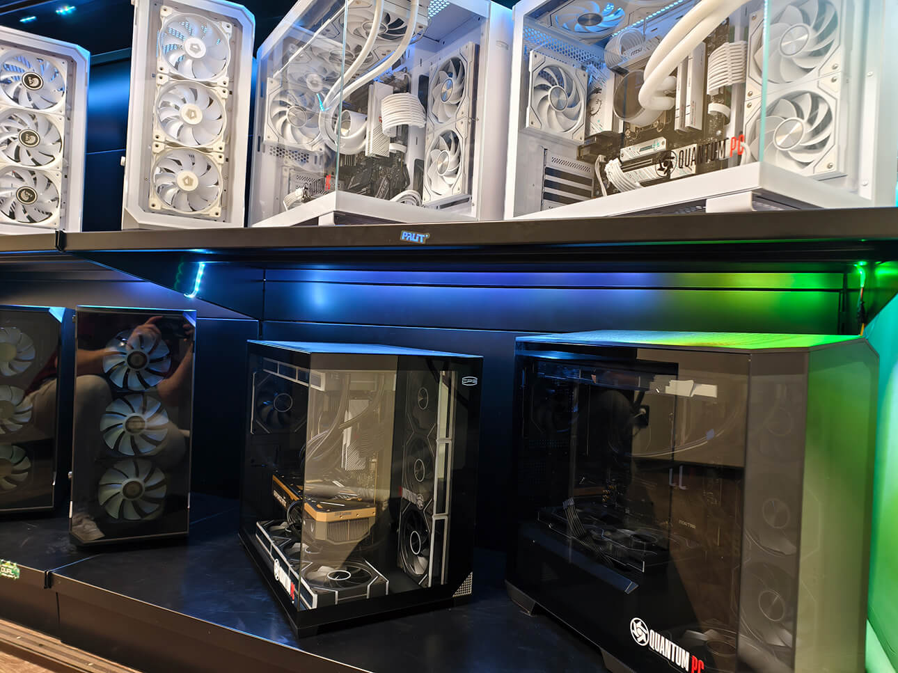 Черные и белые сборки Quantum PC
